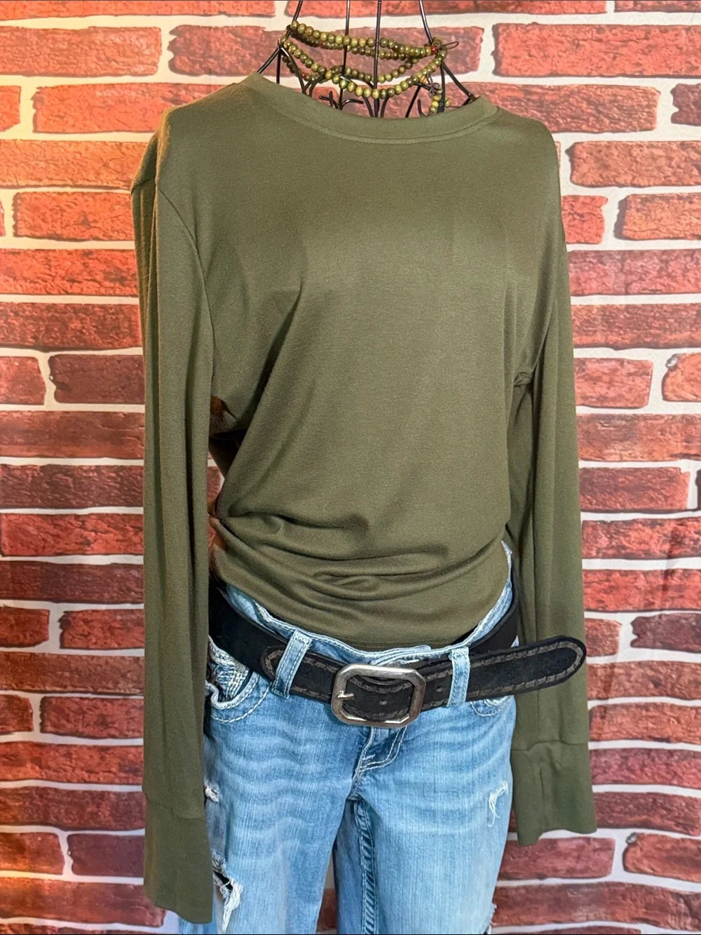 👚 Cotton Thumb Hole Long Sleeve Tee — Olive Green — Sz L / NWOT / Q